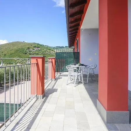 3 Bedroom Cozy In Imperia