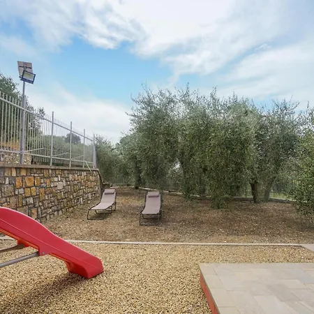 3 Bedroom Cozy In إمبيريا