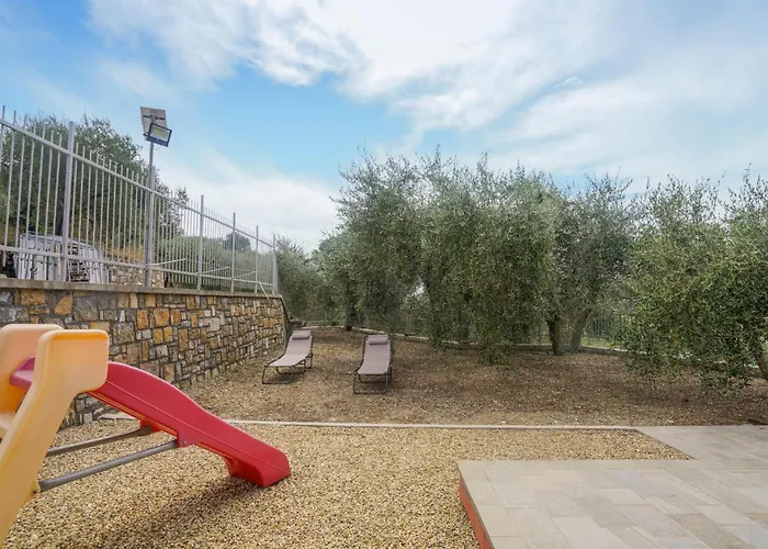 3 Bedroom Cozy In Imperia