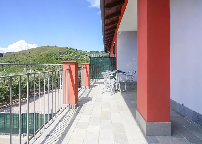 3 Bedroom Cozy In Imperia